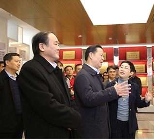 安徽省政協(xié)主席張昌爾、合肥市政協(xié)主席韓冰等領導一行蒞臨洽洽參觀考察